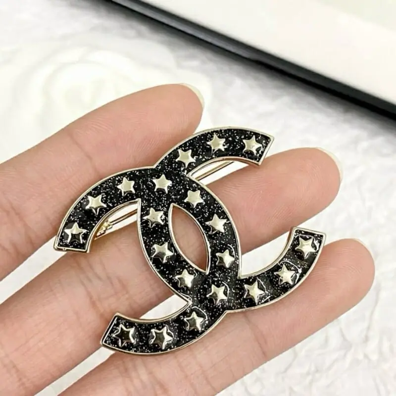 chanel brooches pour femme s_12240362